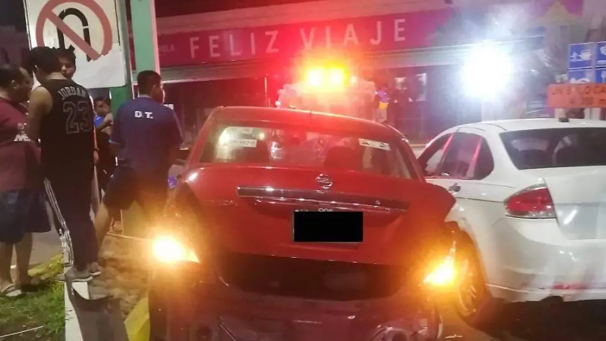 Choque de autos en el libramiento